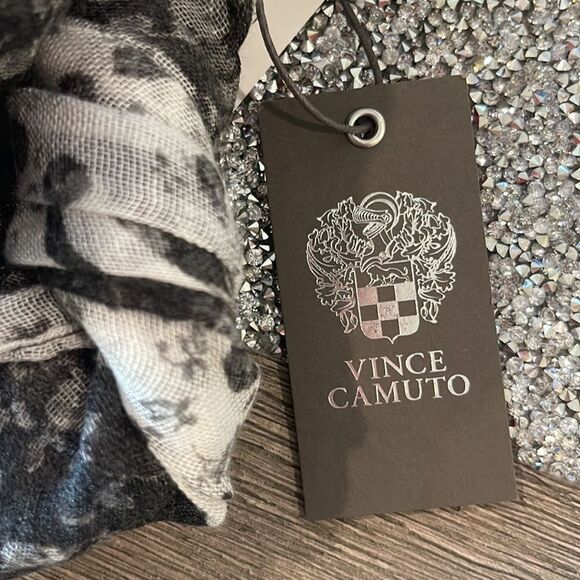 Vince camuto logo scarf black white gray NWT‎ - Picture 3 of 6